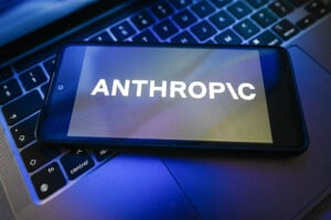 Gli amici di Musk bucano Anthropic: patto tra gli 007 tedeschi e Google
