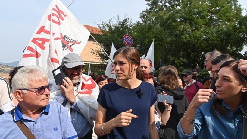 Nell’opposizione c’è posto per i violenti. Pd, Avs e 5 stelle sfilano con i no Tav