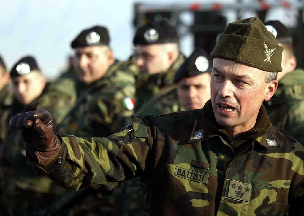 Giorgio Battisti parla ai militari italiani appena arrivati a Kabul