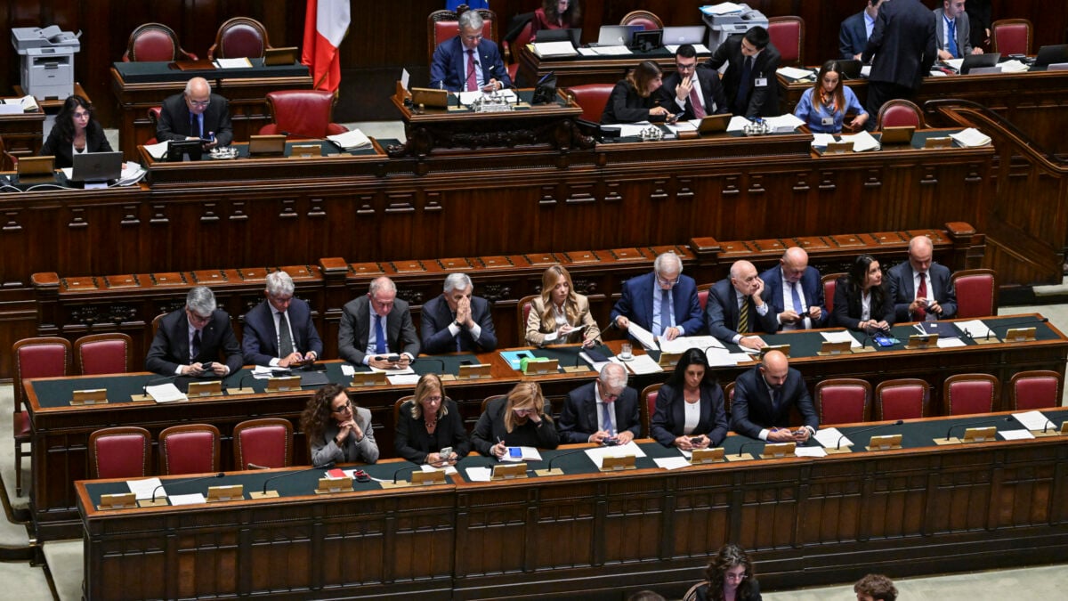 Il governo riunito in aula durante i lavori parlamentari