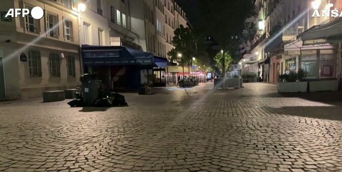 Parigi in coprifuoco: pendolari bloccati dalla chiusura della metro