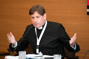 Don Antonio Coluccia, sacerdote impegnato contro lo spaccio nelle periferie di Roma