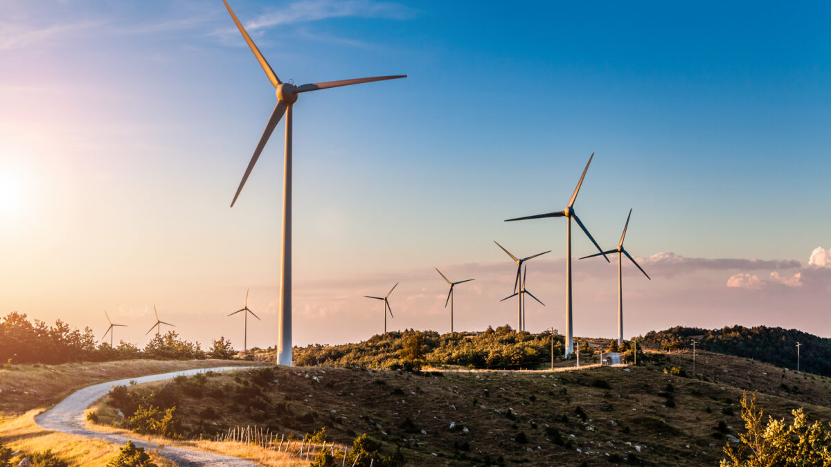 L’energia verde in Spagna è favola, l’Irpinia sfregiata dalle pale è realtà