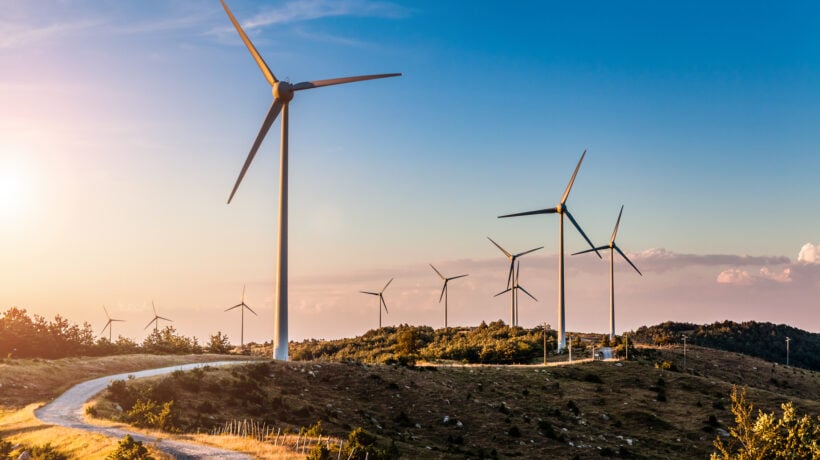 L’energia verde in Spagna è favola, l’Irpinia sfregiata dalle pale è realtà