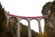 Ferrovia dell’Albula, un’avventura epica tra le Alpi elvetiche e i suoi viadotti