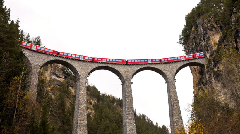 Ferrovia dell’Albula, un’avventura epica tra le Alpi elvetiche e i suoi viadotti
