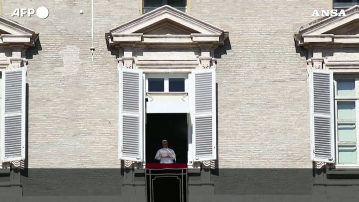 Il Papa: «Ho un nodulo al polmone, mi opererò»