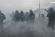 Francia, quasi 1.000 arresti durante le proteste: scontri e lacrimogeni