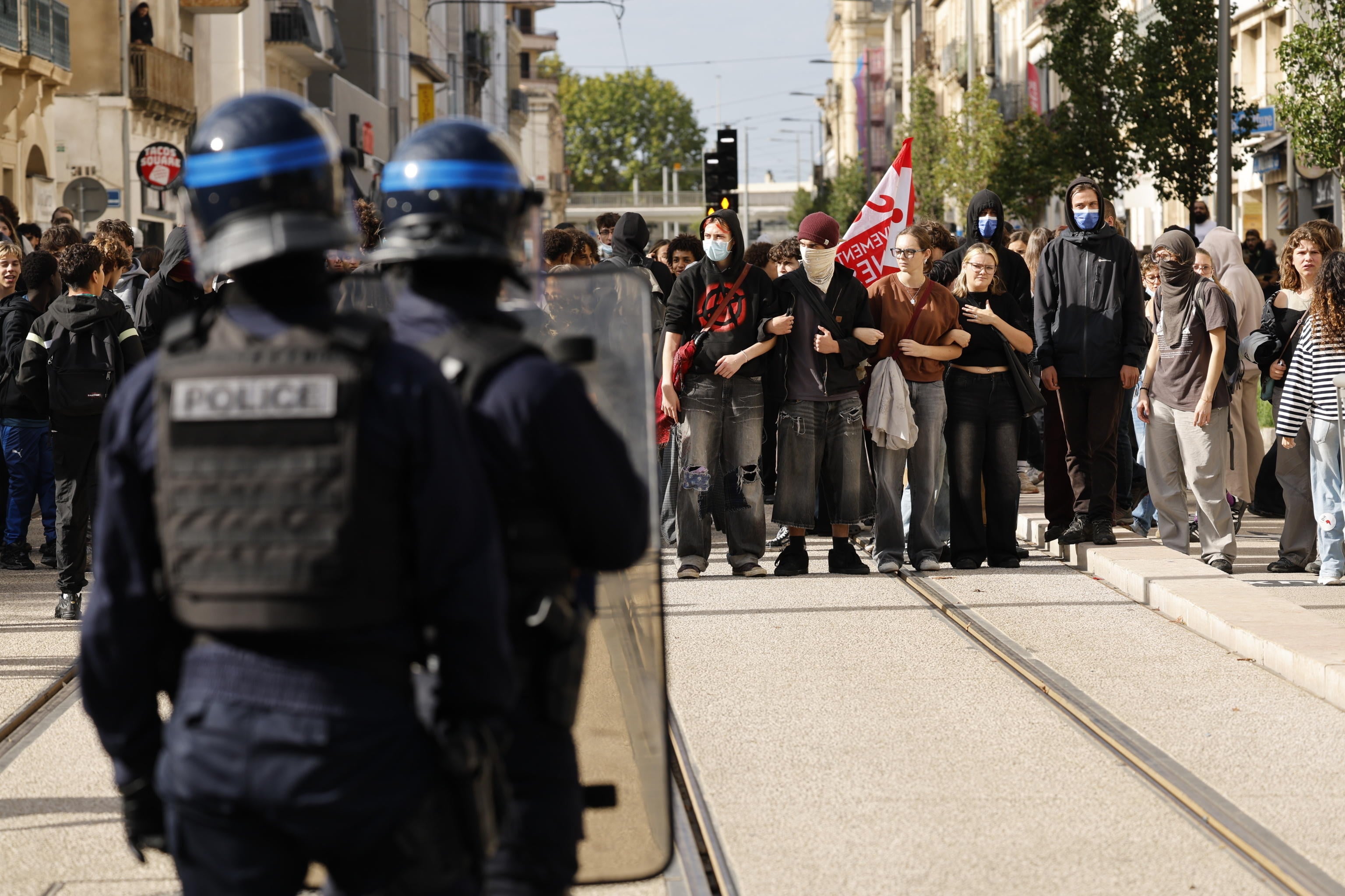 francia primi feriti gravi e per oggi 232 prevista una nuova mobilitazione da Laverita.info francia primi feriti gravi e per oggi 232 prevista una nuova mobilitazione