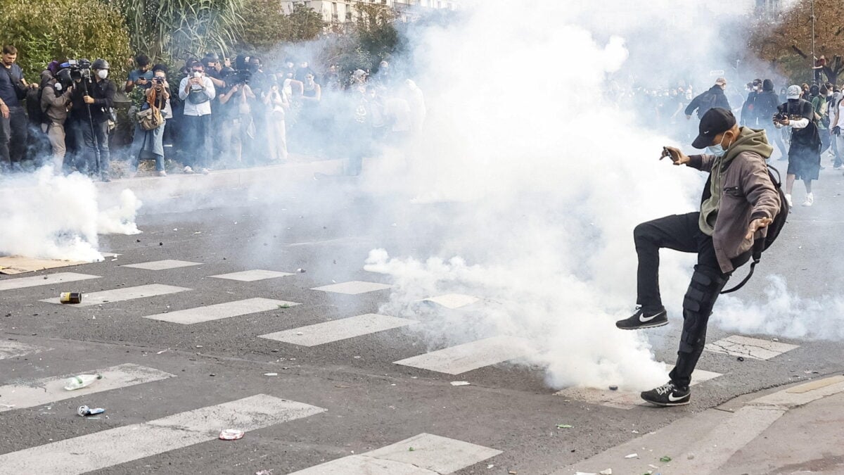 Francia, Lecornu coccola i rivoltosi