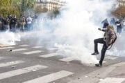 Francia, Lecornu coccola i rivoltosi