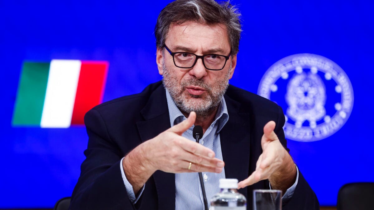 Più soldi all’energia, meno alla Difesa. Via allo scostamento da 14 miliardi