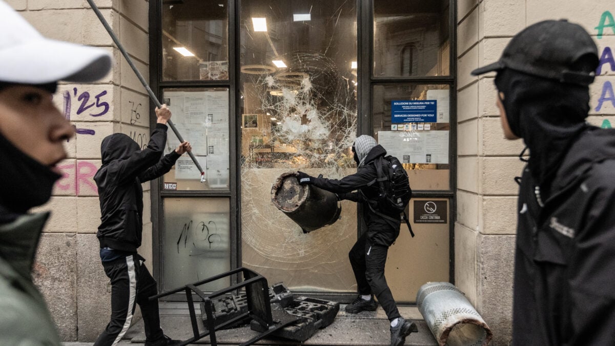 I progressisti inventano colpevoli per i saccheggi: no vax, vannacciani e persino Putin