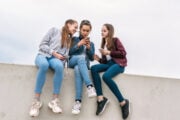 Ursula ci vieta di regolare i social