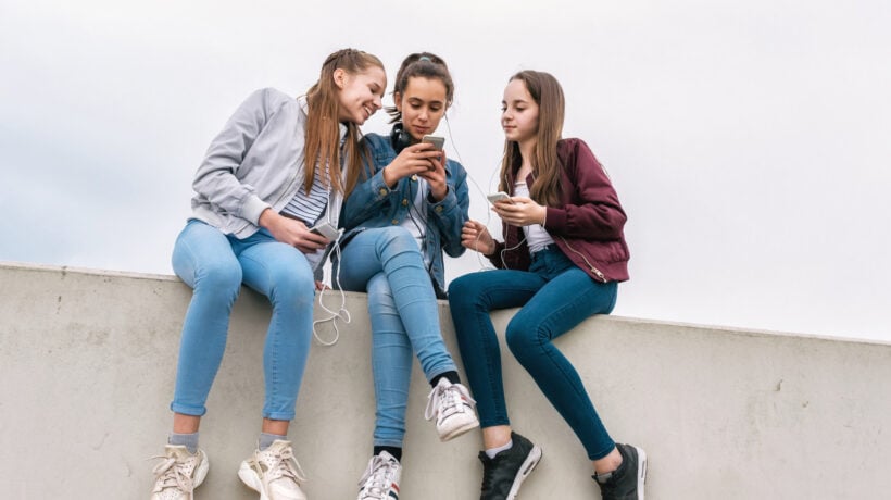 Ursula ci vieta di regolare i social