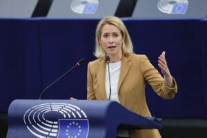 L’Ue nicchia sulla flessibilità all’Italia mentre regala altri 5 miliardi a Kiev