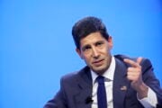 La Fed non alza i tassi ma taglia le riunioni