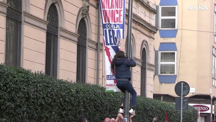 Milano, manifesti della Lega strappati e presi a calci e sputi