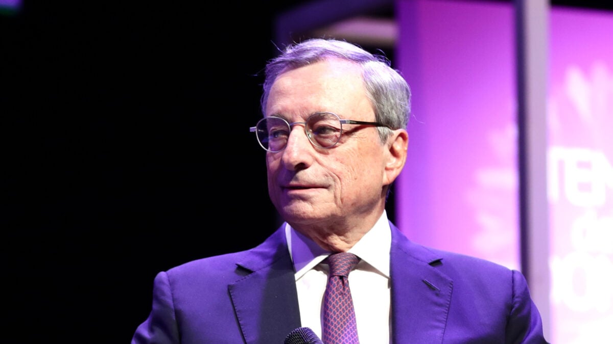 Draghi briga per imporre la cura alle malattie che pure lui ha causato
