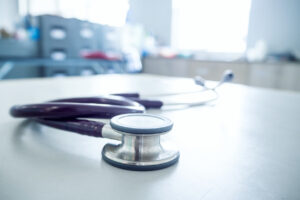 Stetoscopio nello studio di un medico