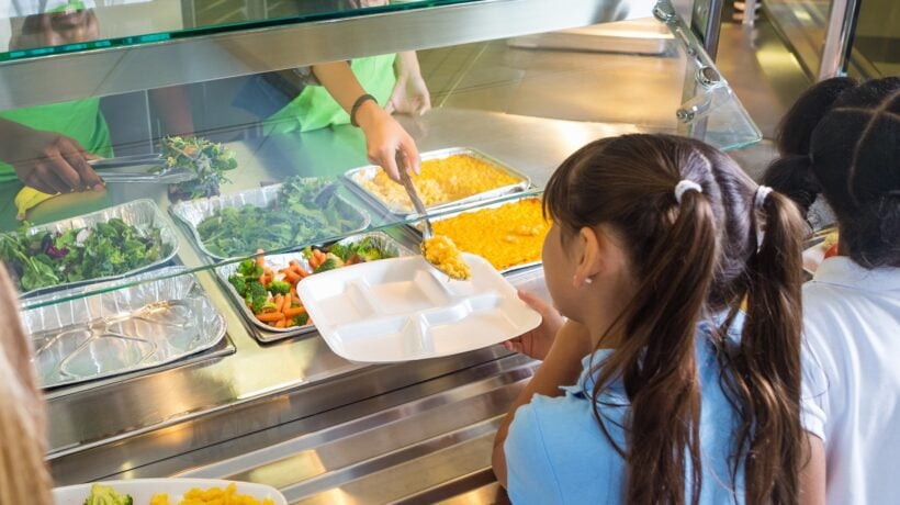 Mense scolastiche: via la carne di maiale dai menu per non infastidire gli studenti musulmani