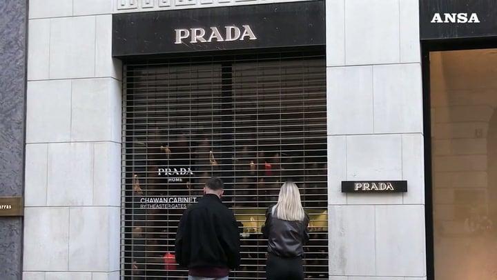paura di nuovi disordini a milano chiudono i negozi del lusso da Laverita.info paura di nuovi disordini a milano chiudono i negozi del lusso