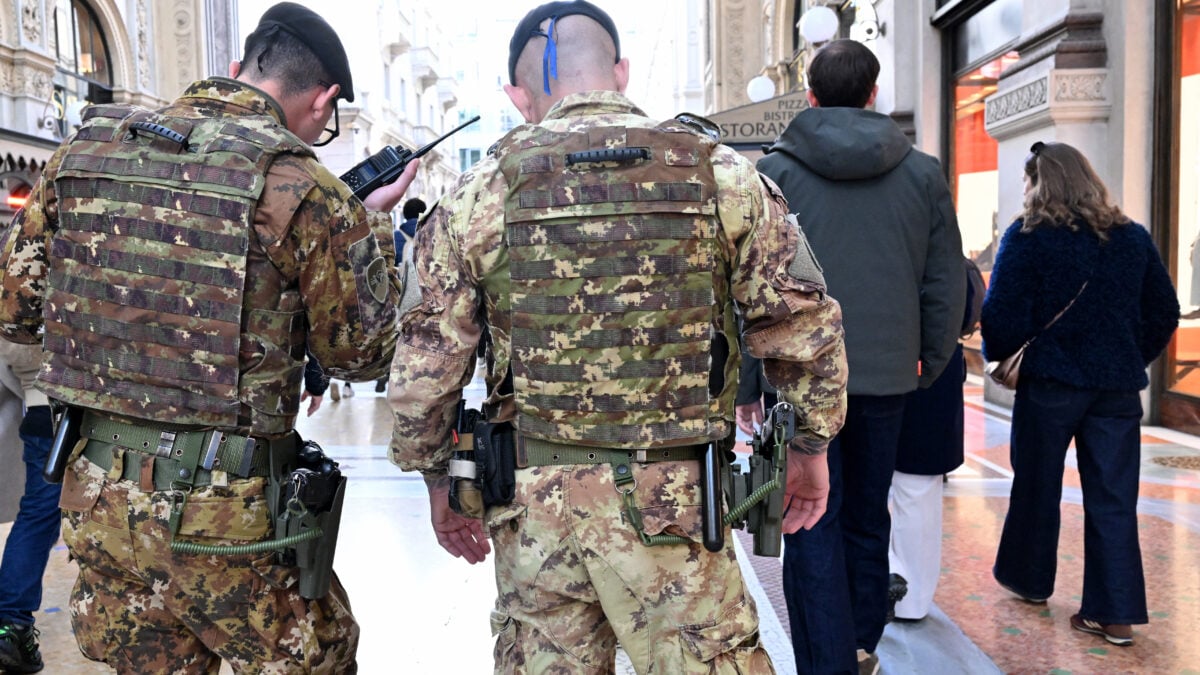 La Meloni ingabbia i maranza. Ma re Sergio disarma i soldati
