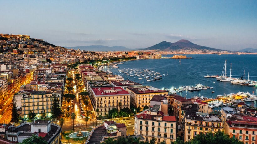 Tutto il colorato caos di Napoli, grande capitale imperfetta d’Italia