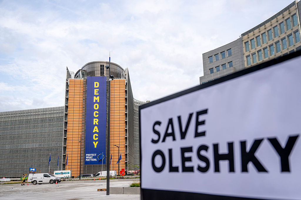 Manifestanti a Bruxelles chiedono un corridoio umanitario per evacuare i civili ucraini da Oleshky, sotto occupazione russa
