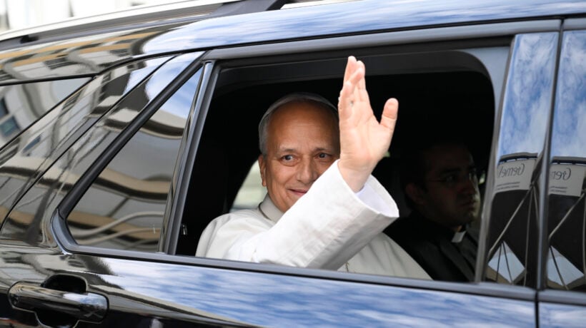Il Papa è dimesso: oggi recita l’Angelus e per i medici può volare in Sudamerica