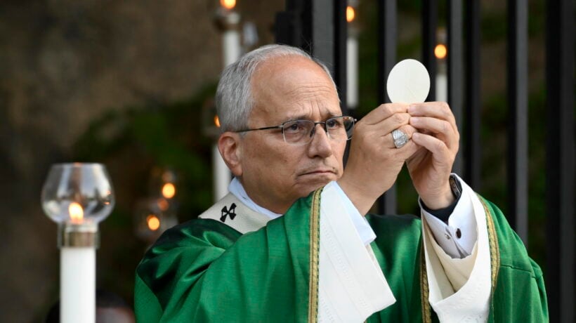 Quelli di Anthropic volevano convertire il Papa: «L’IA può avere coscienza»