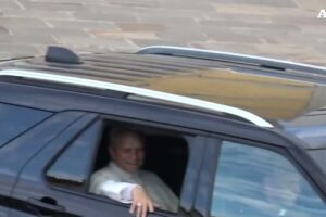 papa dimesso