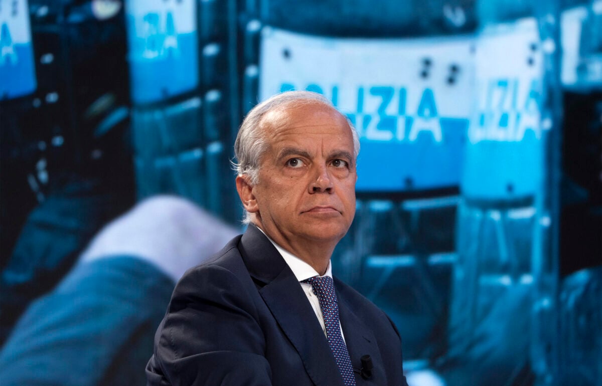 I legali dei no Cpr fanno la lezioncina a Piantedosi: «Ignora la Consulta»