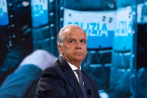 I legali dei no Cpr fanno la lezioncina a Piantedosi: «Ignora la Consulta»