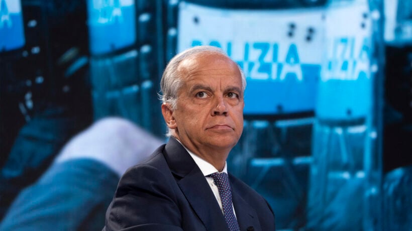 I legali dei no Cpr fanno la lezioncina a Piantedosi: «Ignora la Consulta»