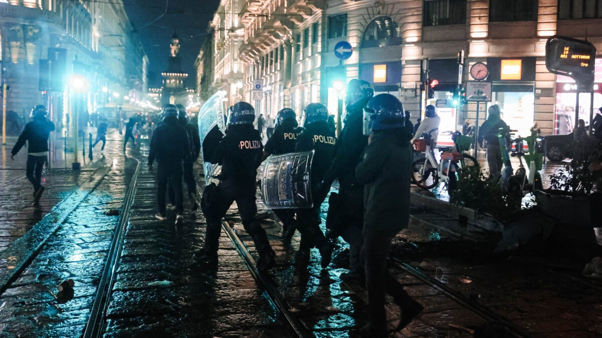 Saccheggi, la corsa ai nuovi reati non serve. Meglio estendere il Daspo ai cortei