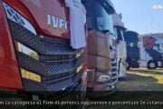 Autotrasportatori in piazza a Bari: «Il caro carburante ricadrà sui consumatori»