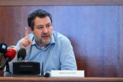 Salvini torna a pressare le banche