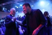 Matteo Salvini e Massimo Garavaglia sorridenti prima del congresso della Lega a Milano