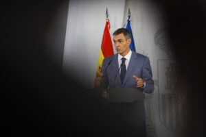 Sánchez corre ai ripari sulla casa. I Popolari chiedono l’incriminazione