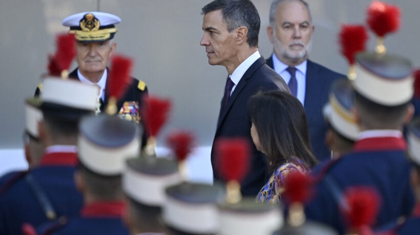 Sánchez, fischi e insulti alla parata nazionale