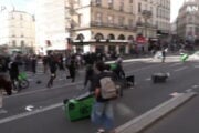 Francia: scontri a Parigi e Lione, assalto al municipio di Marsiglia