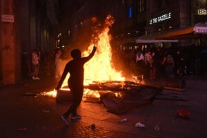 Loro in galera, noi in piazza