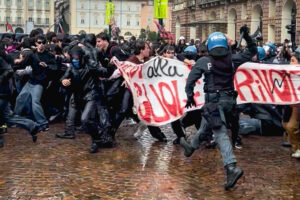 È caos a Milano, Bologna e Torino. Maranza scatenati contro gli agenti