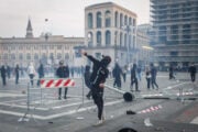 Scontri in piazza Duomo a Milano durante la manifestazione del 17 ottobre 2026