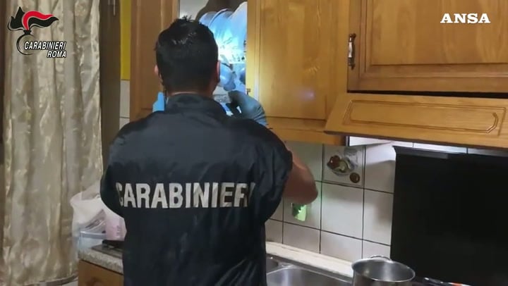 Velletri, officina abusiva trasformata in base dello spaccio