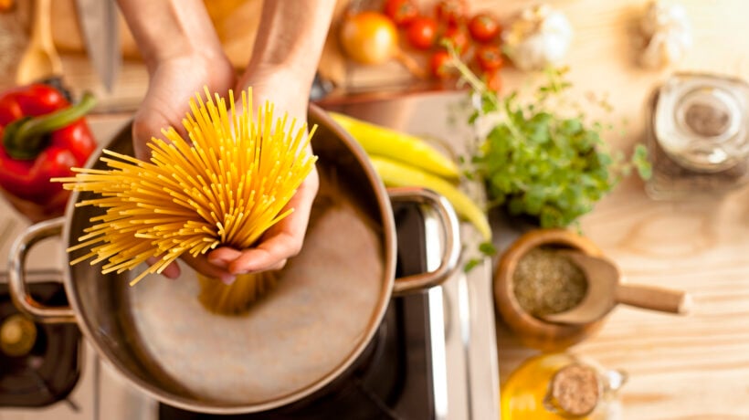 Santi, poeti, navigatori e pastai: spaghetti e penne tricolori fanno bene al corpo e al Pil