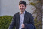 Non c’è Speranza: cortina di fumo sul Covid