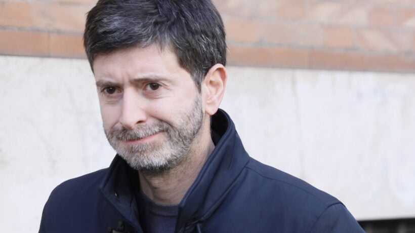 Oggi Speranza in commissione Covid. Quando scienza fa rima con indecenza