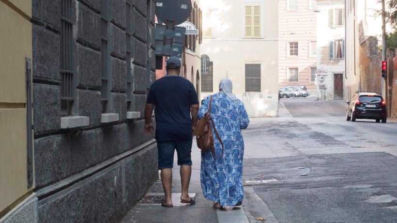 L’anzianità di residenza non conta: il trucco per dare casa ai migranti